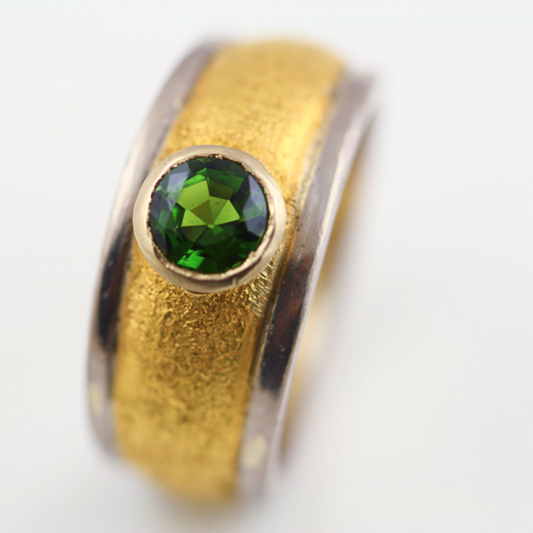 18K YELLOW AND WHITE GOLD AND TOURMALINE RING